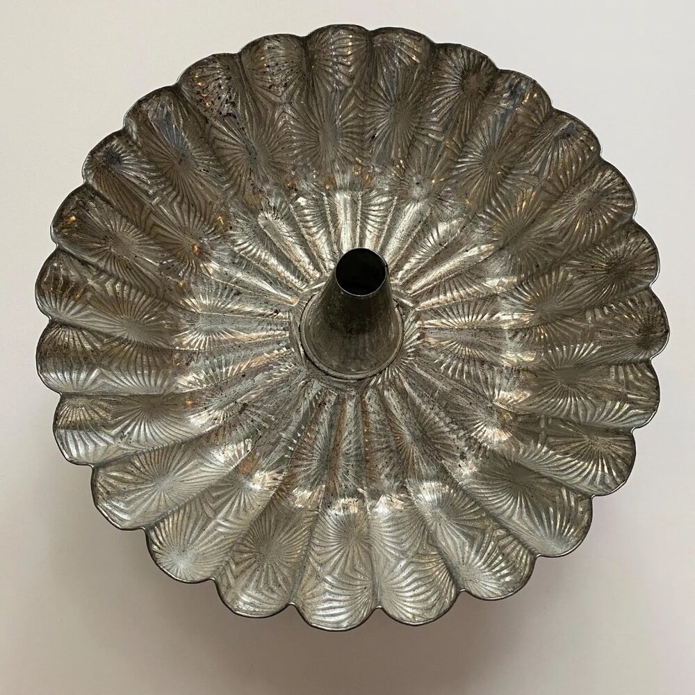 Vintage Atomic Starburst Bundt Mold 1950s Gorgeous for Baking or Kitchen Decor